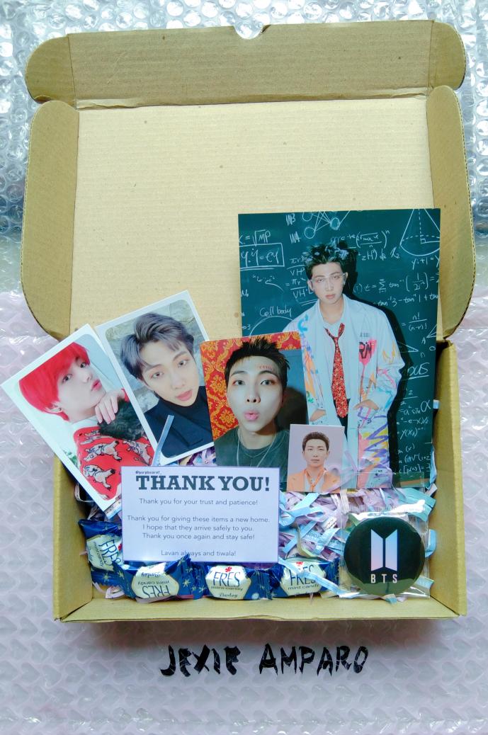 Jexie_army's tweet photo. Hi poo @purplecarat_! Dumating na po yung Namjoon Season's Greetings thank you so much po di ko talaga expected to thank you rin po @RoseQuartz1520 for letting me adopt Monie thank you poo ς(>‿<.)‍‍‍‍‍‍‍‍‍‍‍‍‍‍‍‍💜
#ThankYou_PurpleCarat https://t.co/vzzo7On0X8