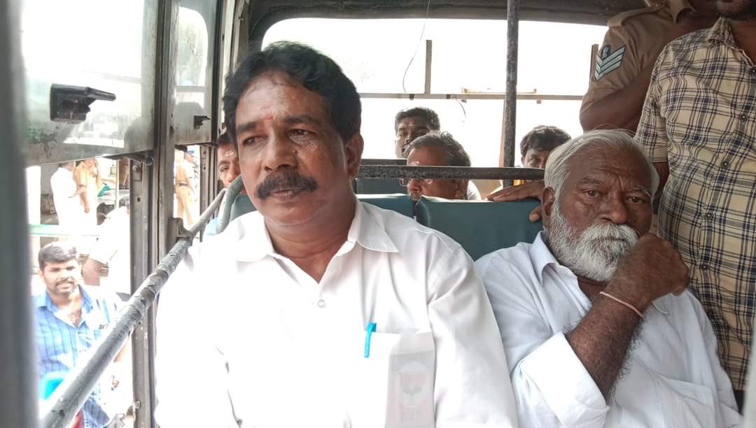 MRGandhiNGL's tweet photo. இன்று குமாரகோவில் தேரோட்டத்தை முன்னிட்டு தேர் இழுப்பதற்கு சென்ற போது அனுமதி மறுக்கப்பட்டு கைது செய்யப்பட்டுள்ளோம்.
இந்து மத சடங்குகளில் நம்பிக்கையில்லாத திமுக அமைச்சர்களை காவல்துறை பாதுகாப்புடன் திருத்தேர் வடம் பிடித்து இழுக்க வைப்பது பக்தர்களின் மனதை புண்படுத்துவதாக உள்ளது. https://t.co/bkXDBwP2EU