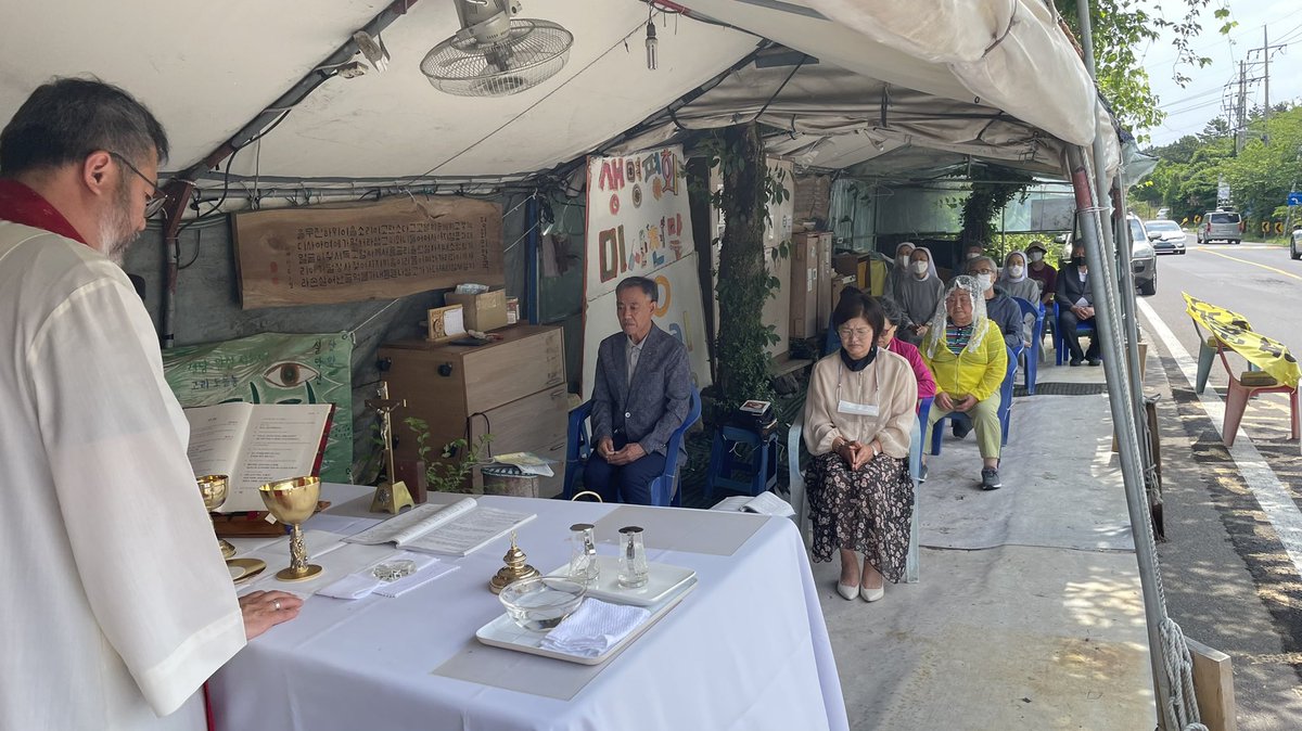 길 위의 신부 tweet media