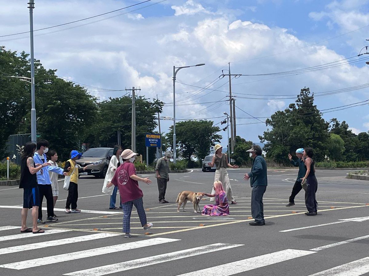 길 위의 신부 tweet media