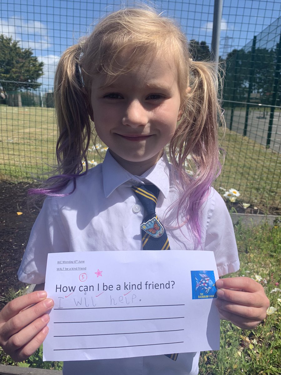 MissHenryMA's tweet photo. We kicked off our new topic ‘beaches’ this week! We have been learning about The Rainbow Fish and how to be a kind friend! 🐠 🏝 🫶🏻 @ManorsidePoole https://t.co/itE6oACxW9