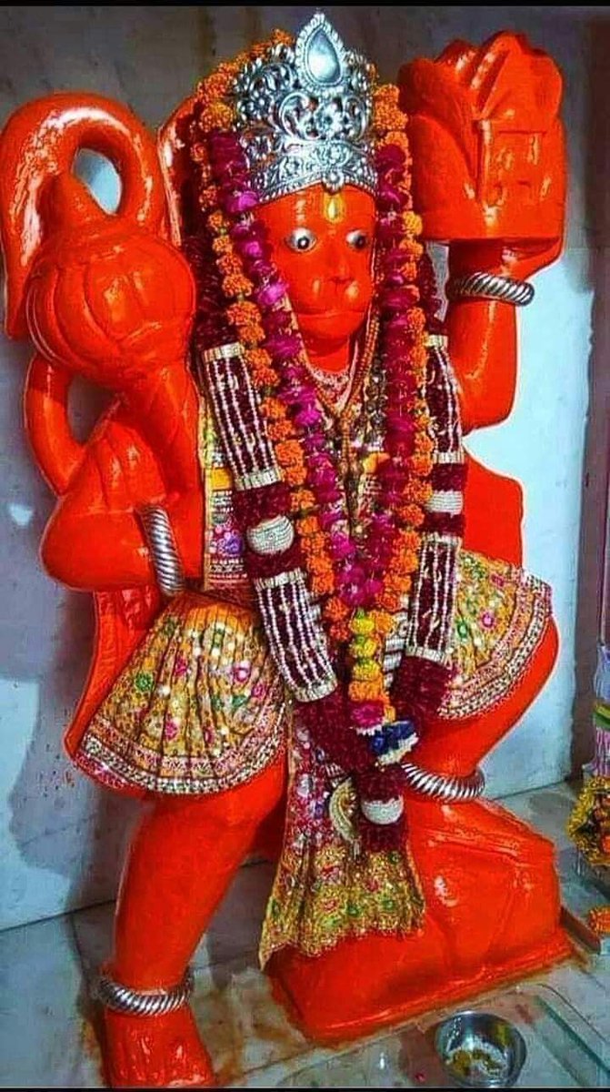SrBachchan's tweet photo. T 4313 - 🚩🚩🚩
जय हनुमान ज्ञान गुन सागर ; जय कपीश तिहूँ लोक उजागर ;
राम दूत अतुलित बलधामा, अंजनी पुत्र पवन सुत नामा  ।। https://t.co/HPh4r4fShP