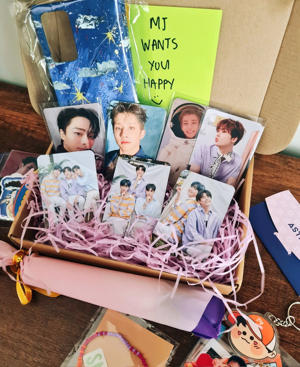 mj_ArRoha's tweet photo. ~junnieeecart mail #jembudols ~
thank you sa 24/7 gising na budol queen @myungjunnieee @junnieeecart . Ganda din ng phone caseโจ๏ธ thank you super sa pagsabay ng ibang budols ko from cai and nich โก labyuuu!! ๐
p.s. hindi po nalanta flower hahahaha ๐ #junnieeePROOFS https://t.co/ilX8p5EppI