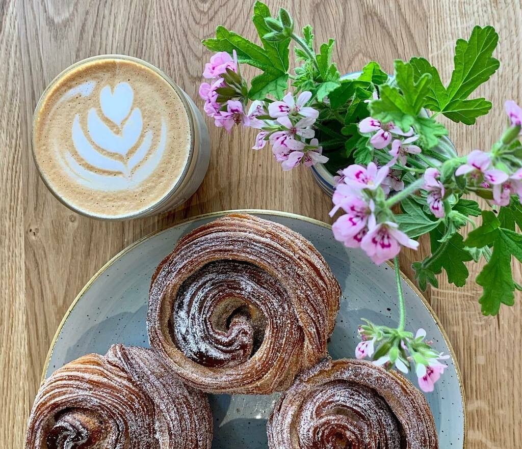 Back open this weekend with all the good things 🌸🌞☕️
.
.
.
#marazion #cinnamonbuns #flatwhite #specialtycoffee #coffeehouse #openthisweekend  #homegrownflowers #bakery #thegoodcoffee #allthegoodthings instagr.am/p/CeqRqtHLPTG/