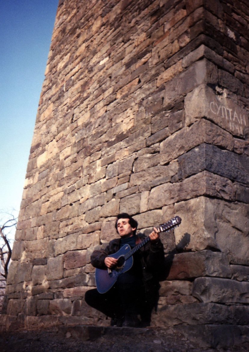 Sausruqo's tweet photo. Famous #Chechen (#Noxchi/#Nakh/#Vaynakh) Bard and folk singer "Imam Alimsultanov" (1957-1996).

#ChechenFolkInstrument 🎼🎸
#NoxchiFolkInstrument 🎼🎸
#NorthCaucasianFolkInstrument 🎼🎸

Link: https://t.co/d7LQNhj3VE https://t.co/3xG4832kXt