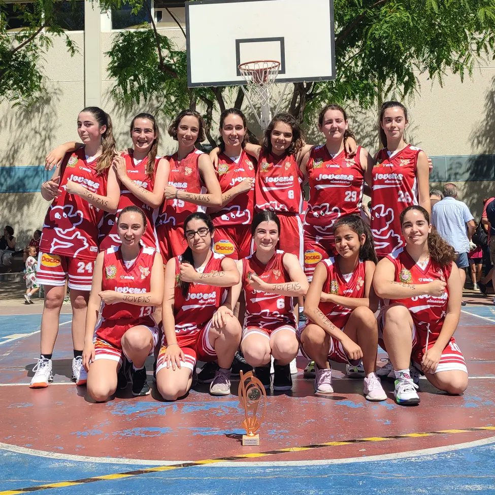 🥉 Victòria del nostre Cadet Femení que aconsegueix el 3r lloc al torneig organitzat per <a href="/C_E_Marni/">Marni</a>

👏🏼 Enhorabona xiques!!! Un premi al treball de tota la temporada! 

#SomJóvens #SomMésQueBasket