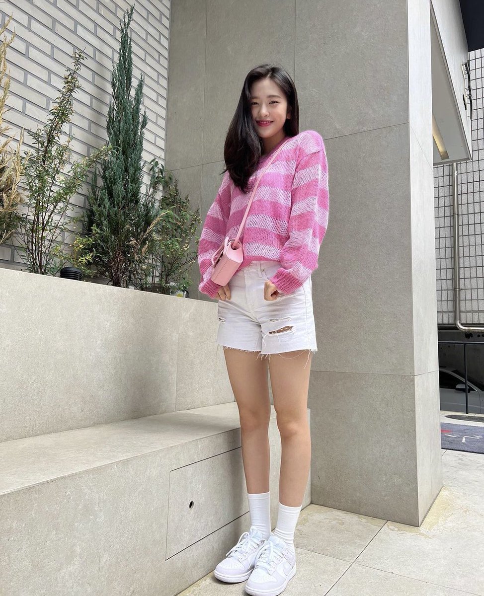 a happy yujin is everyone’s favorite type of yujin. don’t you agree? •͈ ᴗ •͈