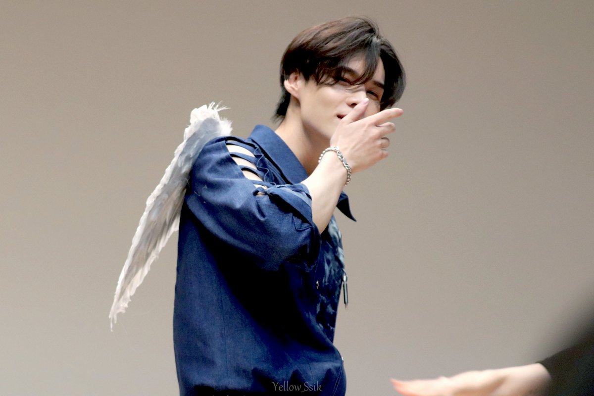 hsw70059861's tweet photo. 220610 사운드 웨이브 대면
이런 천사👼가 천국에 있다면...착한 일 할게요💛
(근데 나 떨렸나봐..사진이ㄷㄷ🥲)
#빅톤 #VICTON #임세준 #세준 https://t.co/61CvhaYc4T