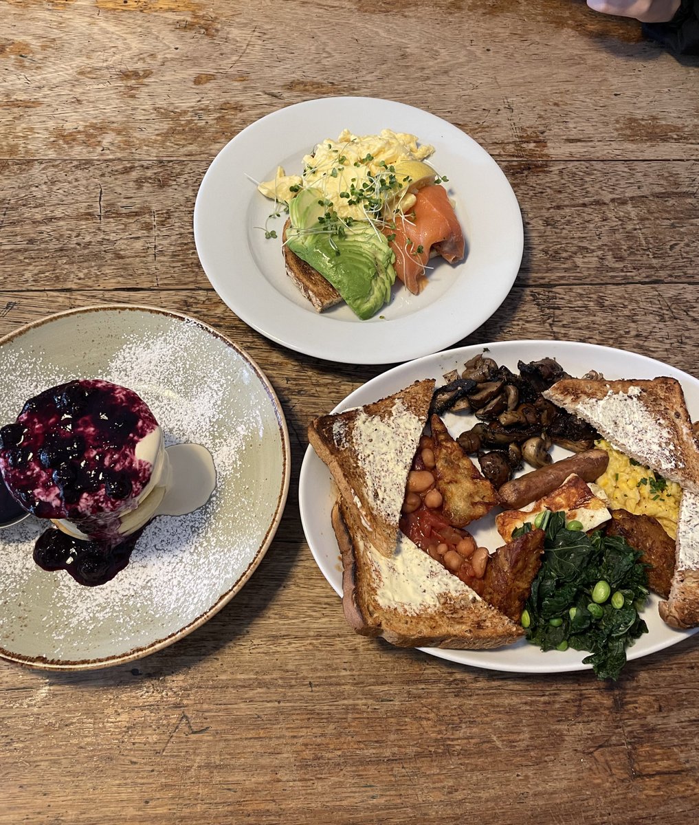 IqbalDietetics's tweet image. Breakfast at @BTPcafes in Birmingham with my brother and sister. Hope everyone has a nice weekend ☀️