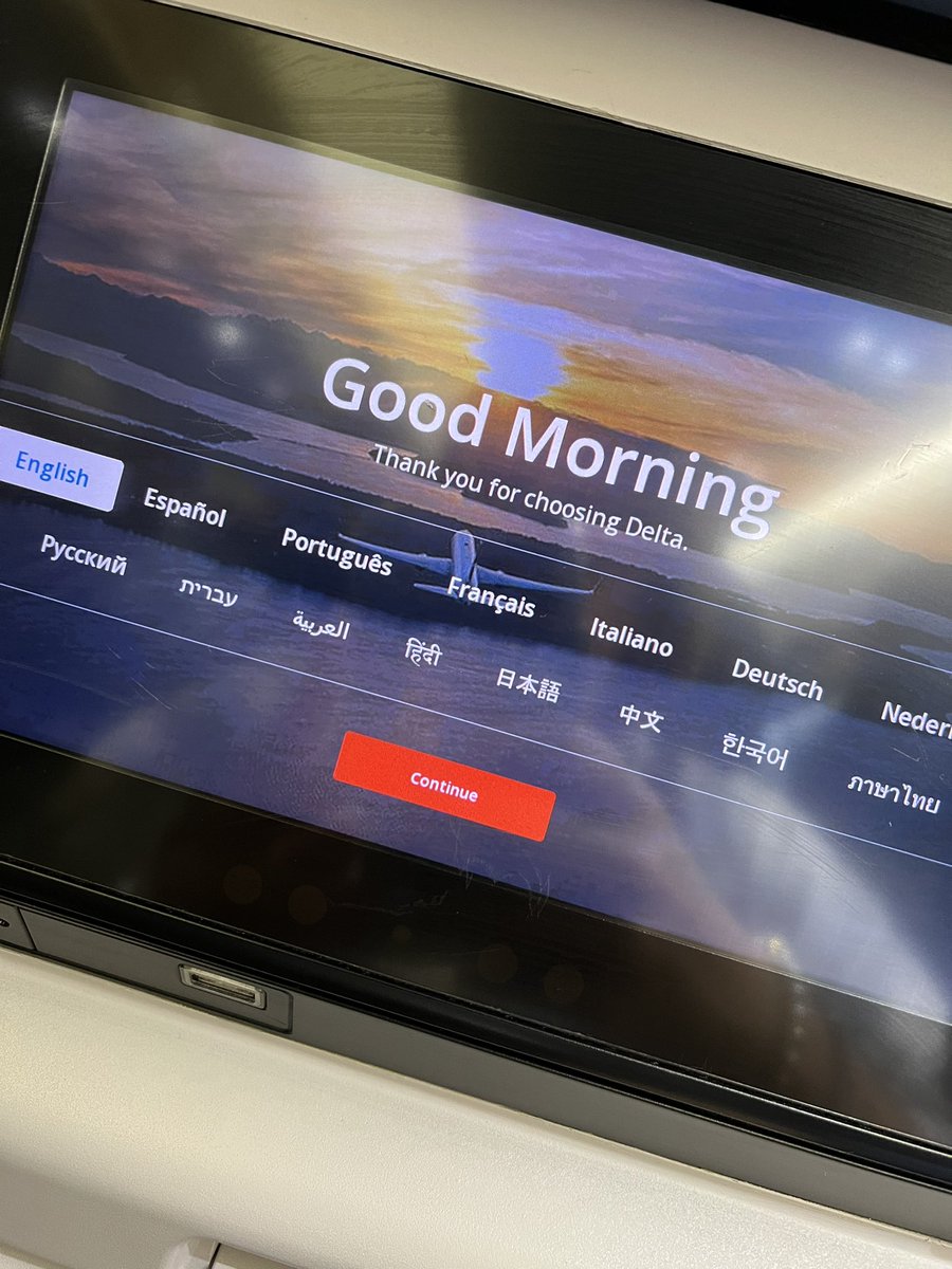 Deana828's tweet image. #LAbound✈️ #vacationsbegins @kitkat5695 @alyssajmccart