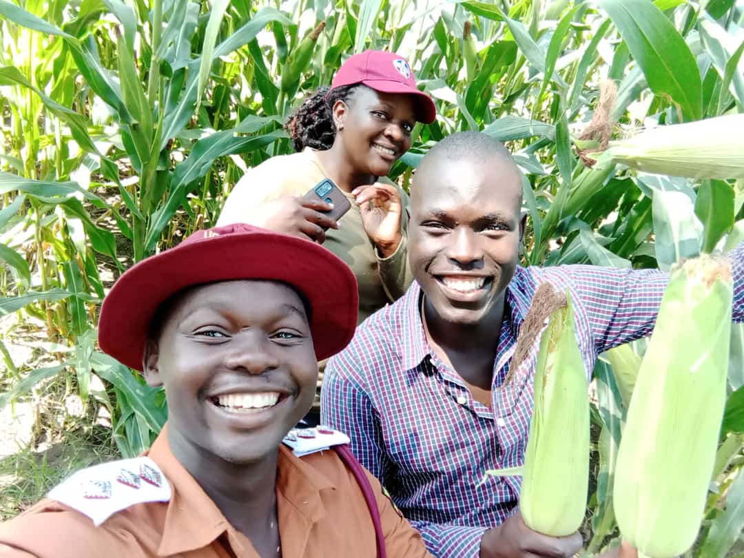MBakintu47's tweet photo. Let's join hands and congrats these Afandez for making it to this stage... Congrats🎉🎉🎊🎉🎊 to you bambi. @Cathytum1, @nadiopek and @InnocentOsinde. https://t.co/lRTIErXW94
