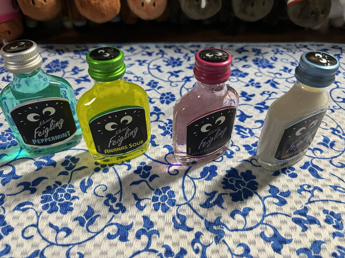MifSimple's tweet photo. 普段酒飲まないけど、今日は飲みたい気分なので、飲みます。
前々から気になってたパリピ酒クライナーです https://t.co/VDenP3eERm