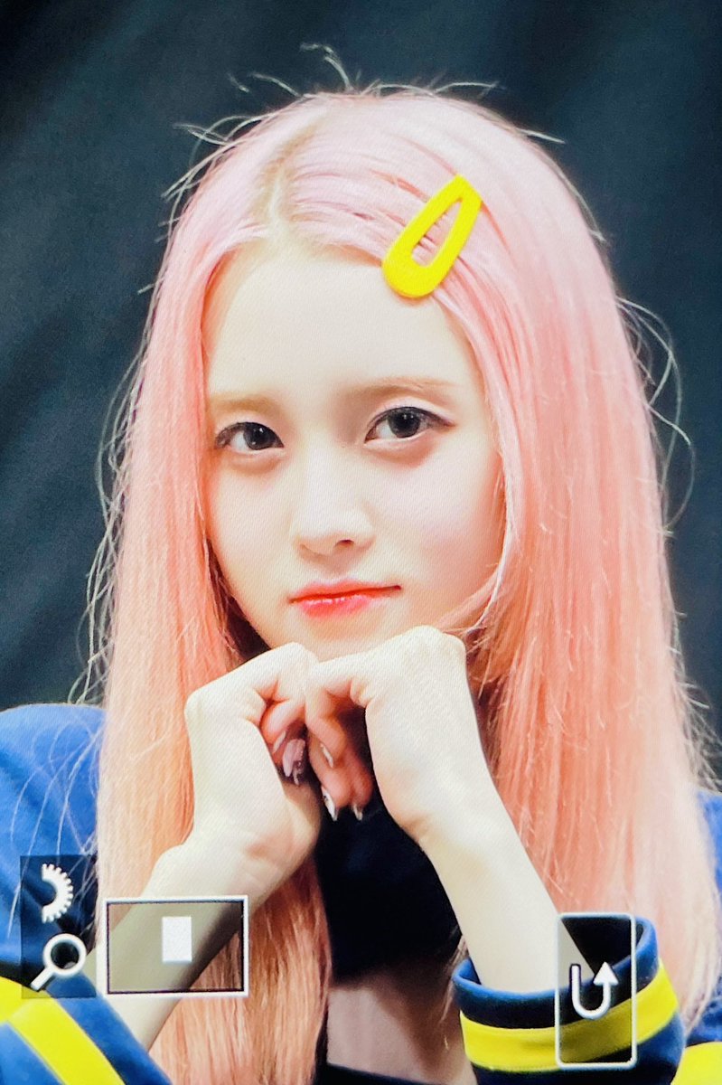 nemophila1130's tweet photo. 220611 #비타민토끼 머리핀 찰떡임

#라잇썸 #LIGHTSUM #나영 #NAYOUNG https://t.co/BeRdEzTioN