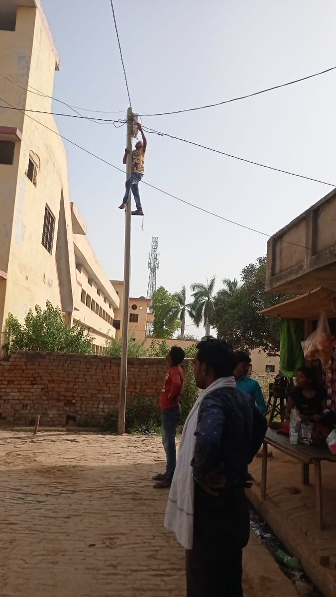 dvvnlfarrukhaba's tweet photo. फर्रुखाबाद ग्रामीण खण्ड के ग्राम उघरपुर गैसिंगपुर उपकेंद्र क्षेत्र मे बकायेदार उपभोक्ताओं को बकाया बिल भुगतान करने के लिए notice दिए गए साथ समस्त बकायेदार उपभोक्ताओं से अपील की गई जल्द से जल्द बकाया बिल भुगतान करें। @dvvnlhq @UPPCLLKO @MDDVVNL @mduppcl @aksharmaBharat @EMofficeUP https://t.co/TNLxuMQDJX
