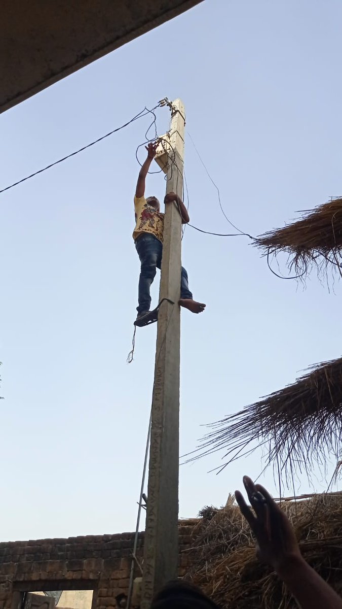 dvvnlfarrukhaba's tweet photo. फर्रुखाबाद ग्रामीण खण्ड के ग्राम उघरपुर गैसिंगपुर उपकेंद्र क्षेत्र मे बकायेदार उपभोक्ताओं को बकाया बिल भुगतान करने के लिए notice दिए गए साथ समस्त बकायेदार उपभोक्ताओं से अपील की गई जल्द से जल्द बकाया बिल भुगतान करें। @dvvnlhq @UPPCLLKO @MDDVVNL @mduppcl @aksharmaBharat @EMofficeUP https://t.co/TNLxuMQDJX