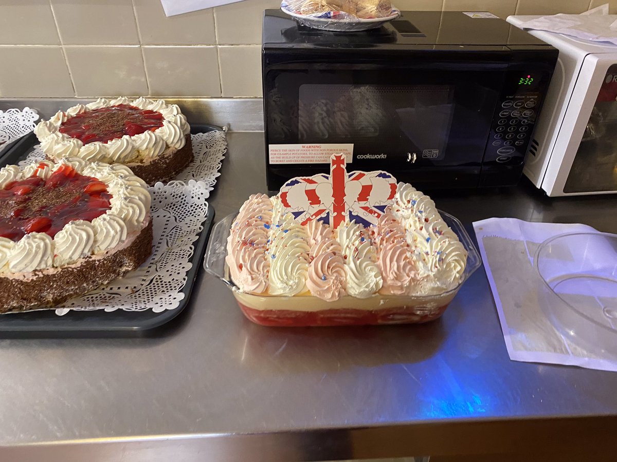 ThorntounCH's tweet photo. Just some of the fantastic cakes made by the kitchen staff here at Thorntoun! https://t.co/jigUDehlk1