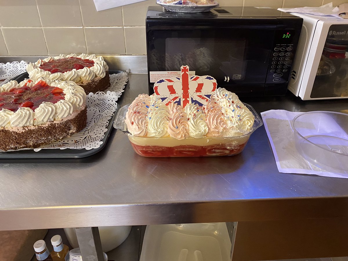ThorntounCH's tweet photo. Just some of the fantastic cakes made by the kitchen staff here at Thorntoun! https://t.co/jigUDehlk1