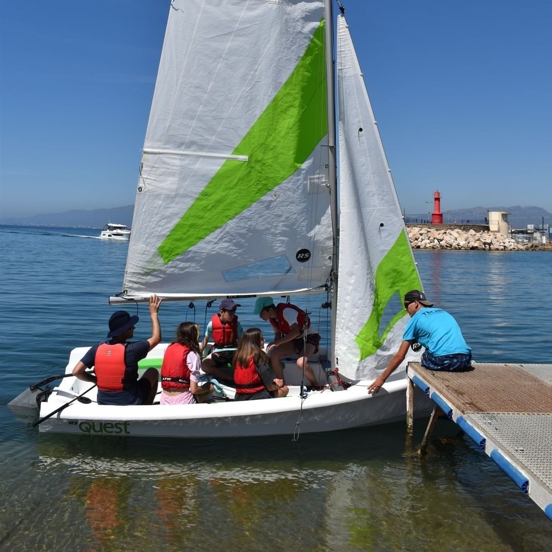 Sortides a vela i moltes altres activitats avui durant el Marina Day dels Ports de Catalunya

📸 @clubnauticcambrils

#MarinaDay #portsdecatalunya #VitaminaBlava #mar #catalunya