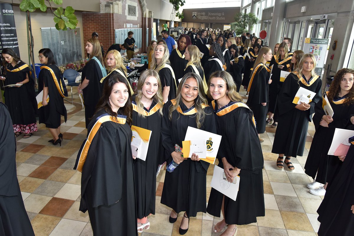 maclean_christa's tweet photo. Celebrating nursing graduates @URFacultyofNur1 @SaskPolytech https://t.co/mp9bmDUEkL