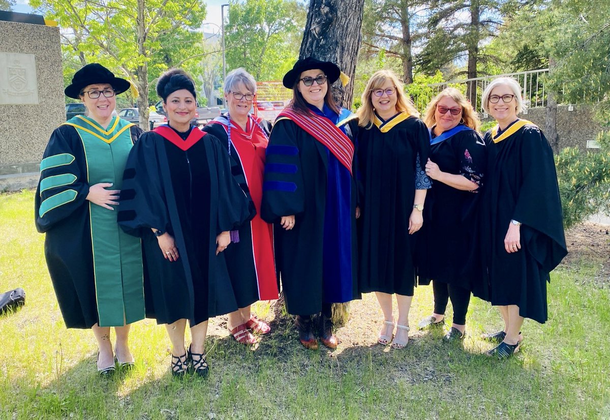 maclean_christa's tweet photo. Celebrating nursing graduates @URFacultyofNur1 @SaskPolytech https://t.co/mp9bmDUEkL