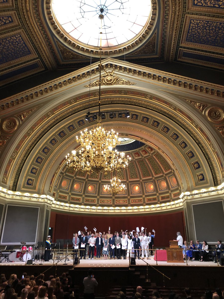 ylvaekstrom's tweet photo. Igår var det äntligen dags för högtidlig diplomeringsceremoni för tre årskullar (20, 21 och 22) avgångsstudenter från alla kandidat- och masterprogram samt journaliståret på institutionen för informatik och media! Grattis till examen allihop! 💫🥂@uu_media_comms @UU_University https://t.co/0oUf59Q5UD