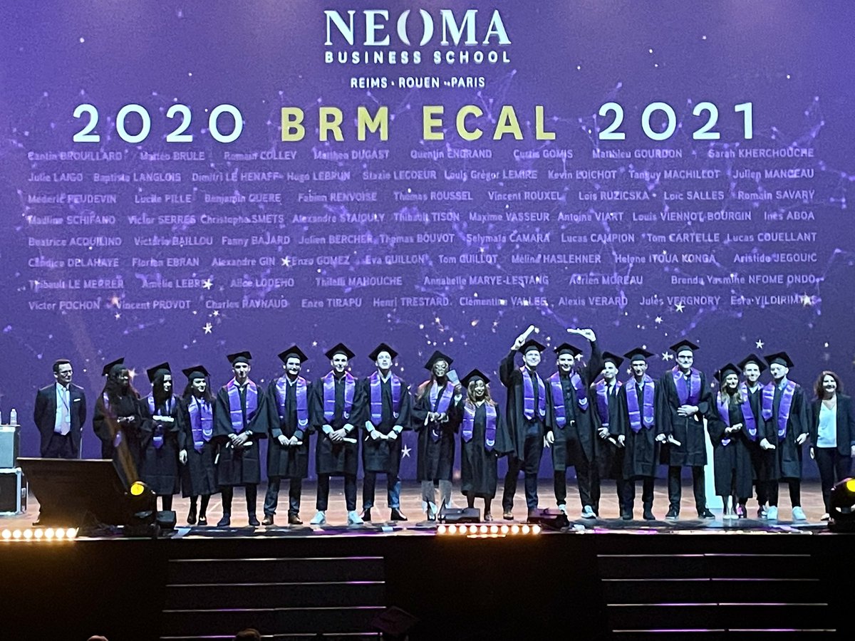 NEOMAbs's tweet photo. #GraduationNEOMAbs | Les directeurs de chaque programme félicitent les diplômés pour leur brillant parcours ✨ https://t.co/nXOx5FpE8I
