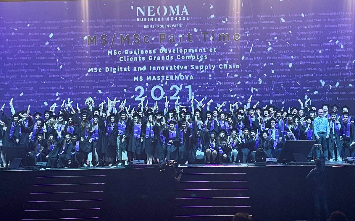 NEOMAbs's tweet photo. #GraduationNEOMAbs | Les directeurs de chaque programme félicitent les diplômés pour leur brillant parcours ✨ https://t.co/nXOx5FpE8I