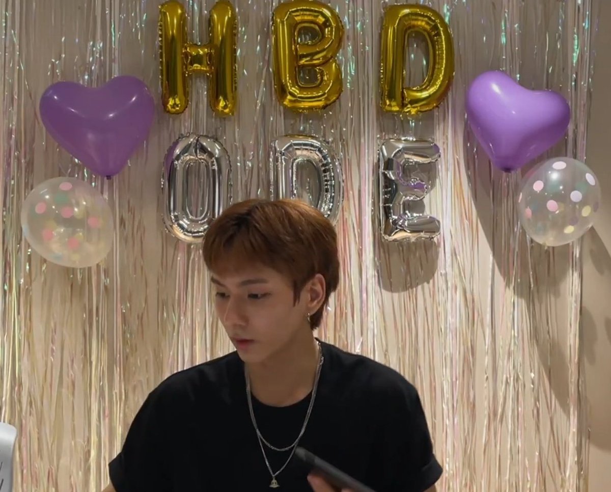 HES MY SWEETEST BOY 😭💜 he even showed us his selca please I LOVE OH SEUNGMIN SO MUCH DONT TOUCH ME 💔💔💔