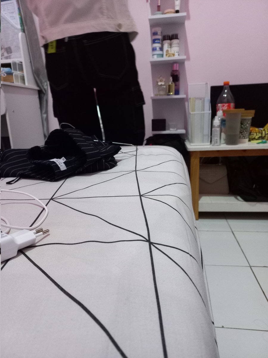 "gk punya baju ih" padahal itu satu lemari baju dia semua