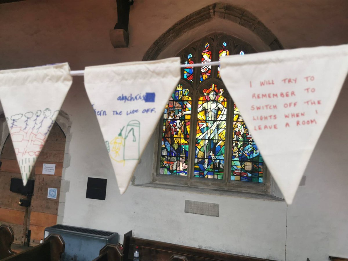 PoHornchurch's tweet photo. Turning lights off - a strong theme in today's #EcoBunting. #EcoChurch #environment #communityproject @MessyChurchInHx @ARochaUK @climatestewards @Greenanglicans @chelmsdio @HornchurchLife https://t.co/FIwvPaaYg9