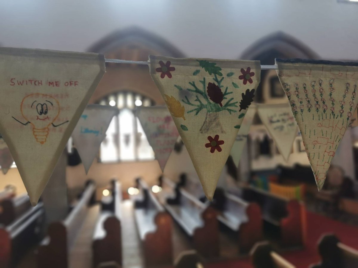 Turning lights off - a strong theme in today's #EcoBunting. #EcoChurch #environment #communityproject <a href="/MessyChurchInHx/">MessyChurchInHornchurch</a> <a href="/ARochaUK/">A Rocha UK</a> @climatestewards <a href="/Greenanglicans/">Green Anglicans</a> <a href="/chelmsdio/">Chelmsford Diocese</a> <a href="/HornchurchLife/">Hornchurch Life</a>