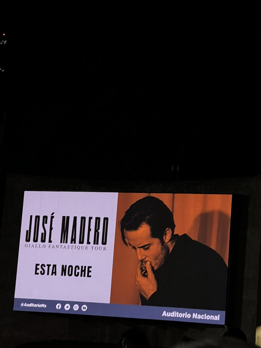 valitobb's tweet photo. Hoy… el vato que sacó su primer sencillo de solista un día después del último show con su banda, el vato que se aventó dos veces “Noche” en un mismo día, el vato que murió por el juicio de la prensa. El vato llenó el auditorio. @jose_madero https://t.co/g2tt6U5SA1