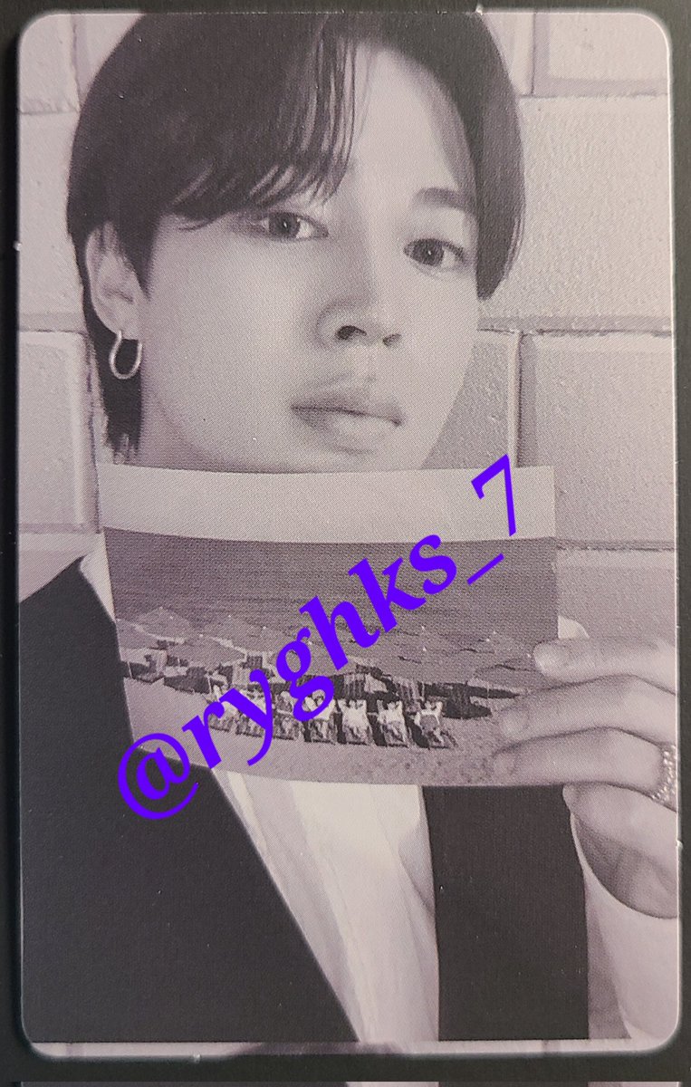 ryghks_7's tweet photo. 방탄 proof 앨범 포카 교환

저
스탠다드 포카 - 지민 
컴팩트 포카 - 태형 뷔
위버스 특전 포카 - 남준

님
스탠다드 포카 - 태형 뷔 or 정국
컴팩트 포카 - 정국
위버스 특전 포카 - 태형 뷔 or 정국

13일 장충체육관 교환 가능
앨범 포카+특전 포카랑 같이 교환 구해요
디엠주세요~ https://t.co/qPrdzq93Kk