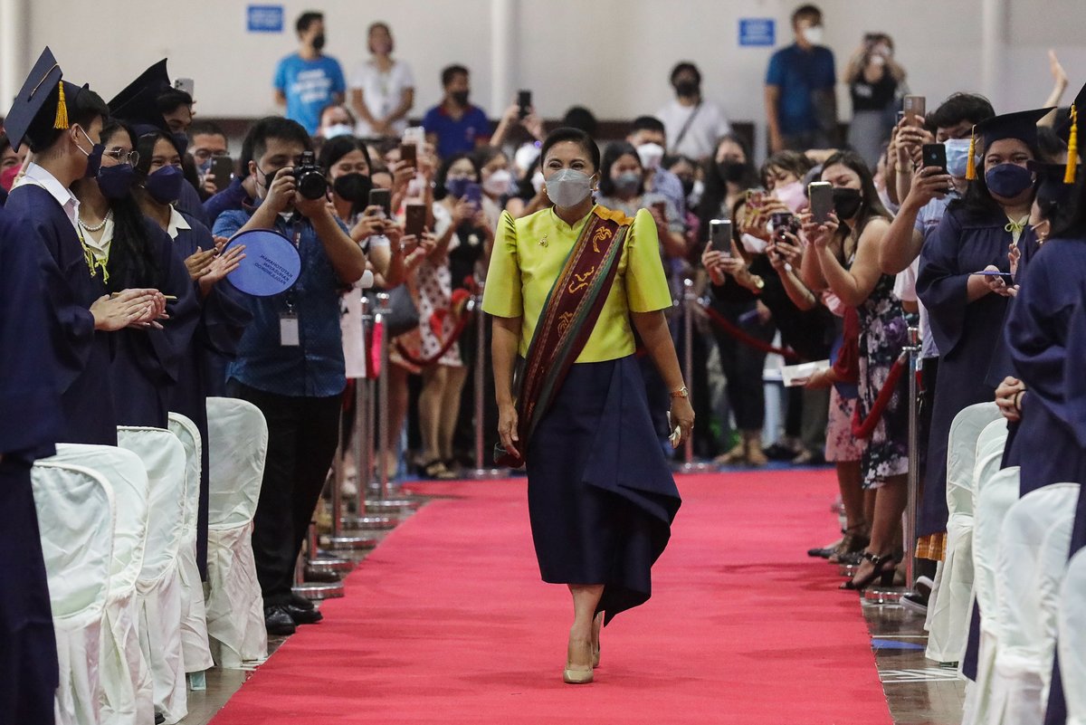 gmanews's tweet photo. Outgoing Vice President Leni Robredo was the guest speaker at the Philippine Science High School-Main Campus’ 52nd Graduation Ceremony in Quezon City on Saturday. 

Photos: Jay Ganzon/OVP https://t.co/sLmFPcMFTB