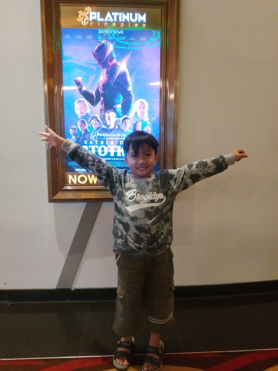 MaSantoman's tweet photo. Sabtu bersama ayah...GATOTKACA !
#Flim #Bioskop #PlatinumCineplex https://t.co/wdeug7xm8z