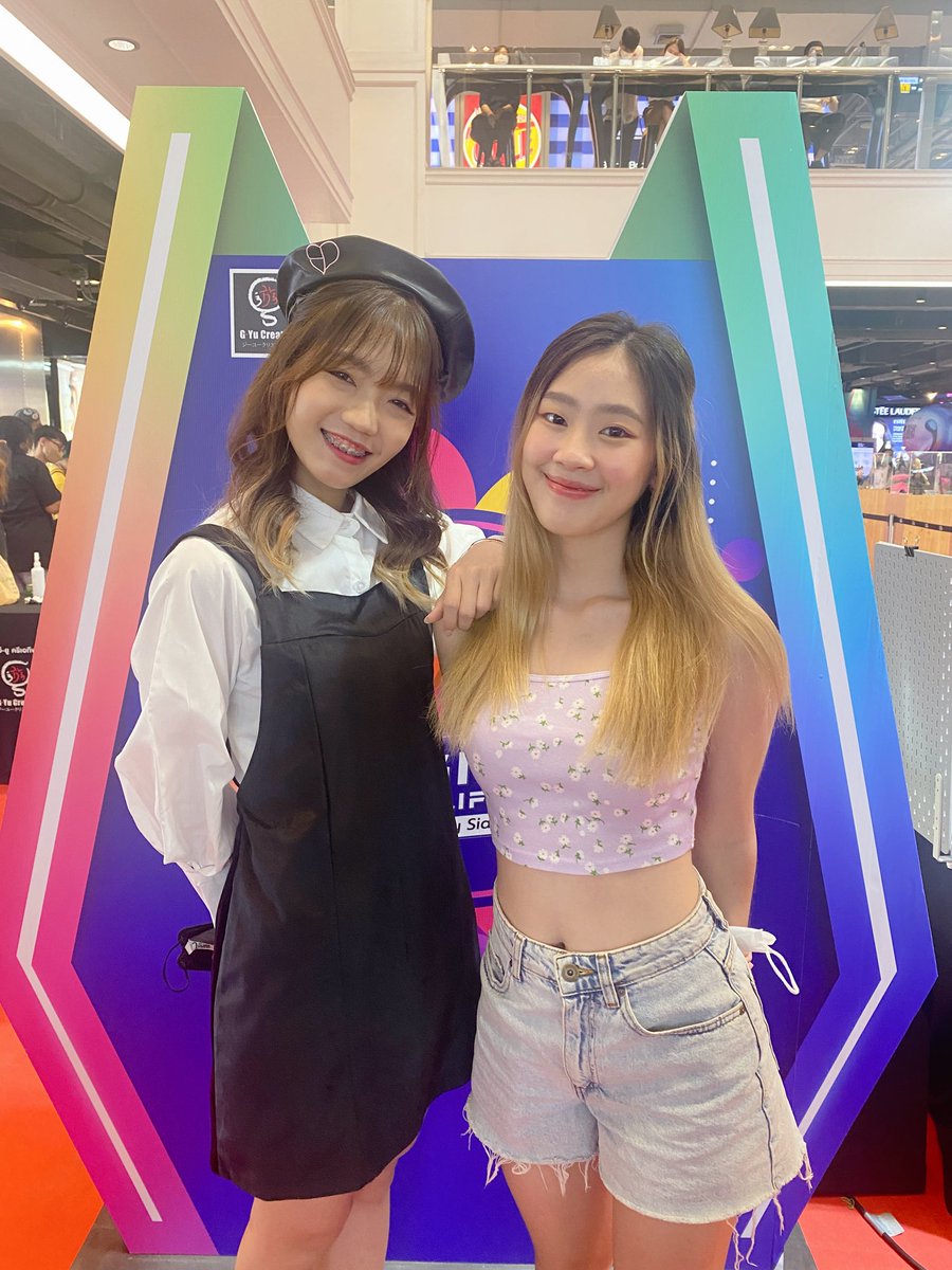 ASTERIDOL's tweet photo. บูธอยู่ใน Siam Center ชั้น G ตรงร้าน Sephora นะคะ มาหากันเร็วว รออยู่น้า 💜💗

#ASTERIDOL https://t.co/nrzdp2yOOX