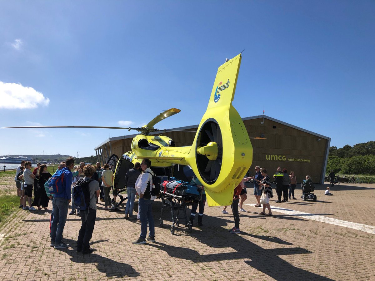 Met een helikoptertour langs de Friese Waddeneilanden en een bijeenkomst voor genodigden in Drachten, werd het eerste lustrum van de ambulancehelikopter gevierd. 

Check: bit.ly/3HcjY4M
RAV Fryslân: <a href="/kijlstra/">K i j l s t r a</a> &amp; UMCG Ambulancezorg