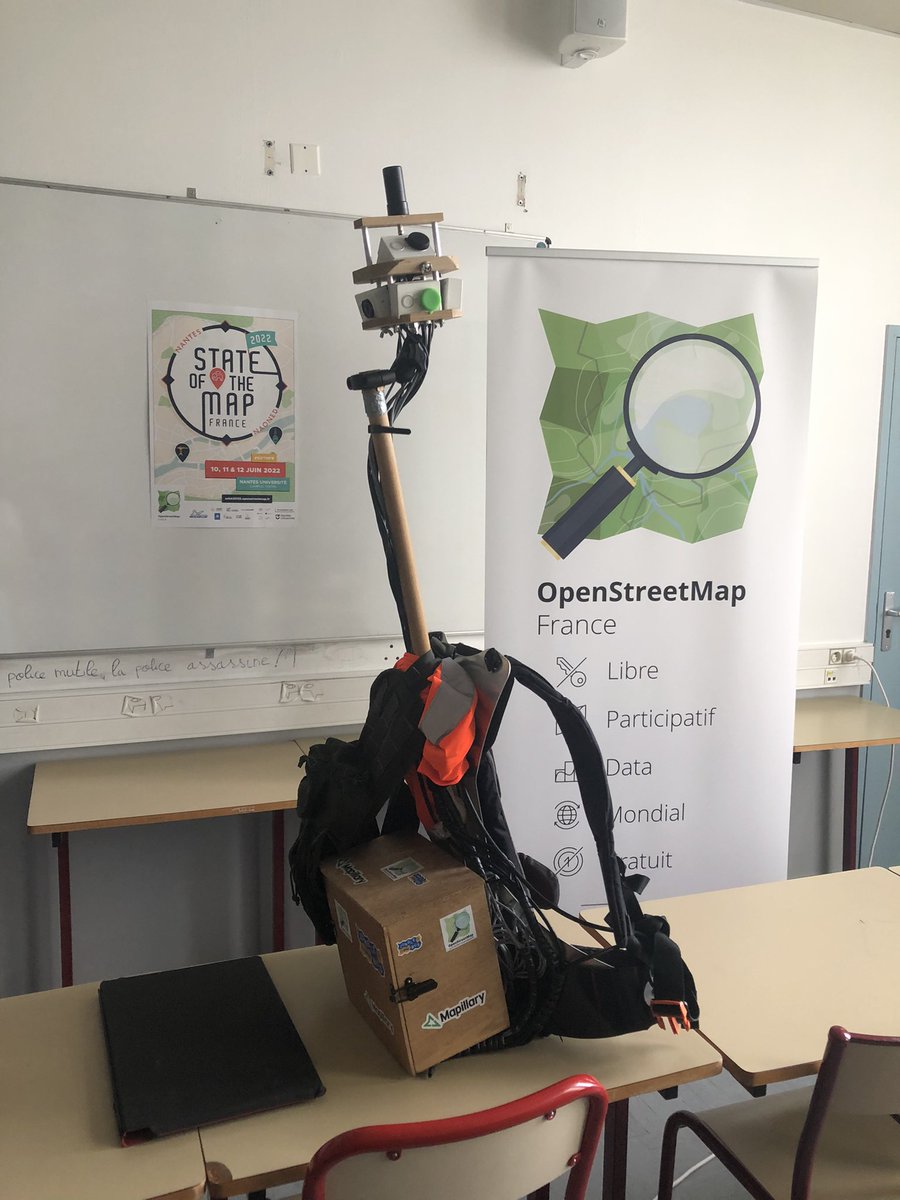 Voici l’équipement standard du contributeur #osm tel que présenté <a href="/OSM_FR/">OpenStreetMap France</a> #SOTM #SOTMfr … tel que présenté par Stéphane Péneau de 
Carto'Cité