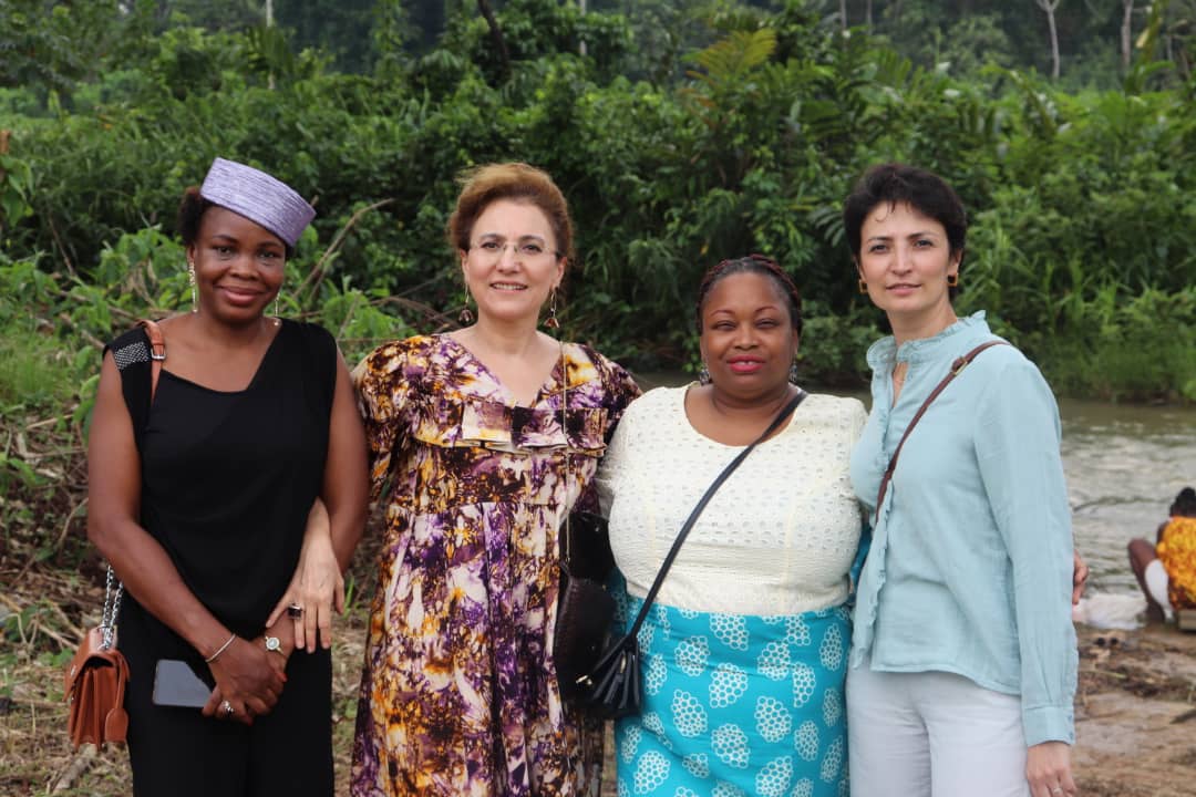 Smndong's tweet photo. 🍴Retour sur la 8ème édition du Repas Annuel de la @MCOyeck (RAM)
Recevant le RAM cette année, @CameliaLeclercq a invité plusieurs diplomates à partager ce que nous sommes pendant une journée à Meyang, village #oyeck.
#mco1957 #solidaritebewebenzame https://t.co/3cLcR6DYoR