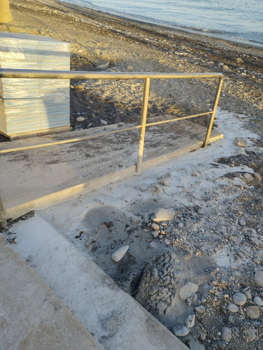 jamp83's tweet photo. @ayto_algarrobo Tengo que hacer una obra en casa, me podríais pasar el telefono de esta empresa...aunq no parecen muy curiosos...... https://t.co/pJHyhhaUuQ