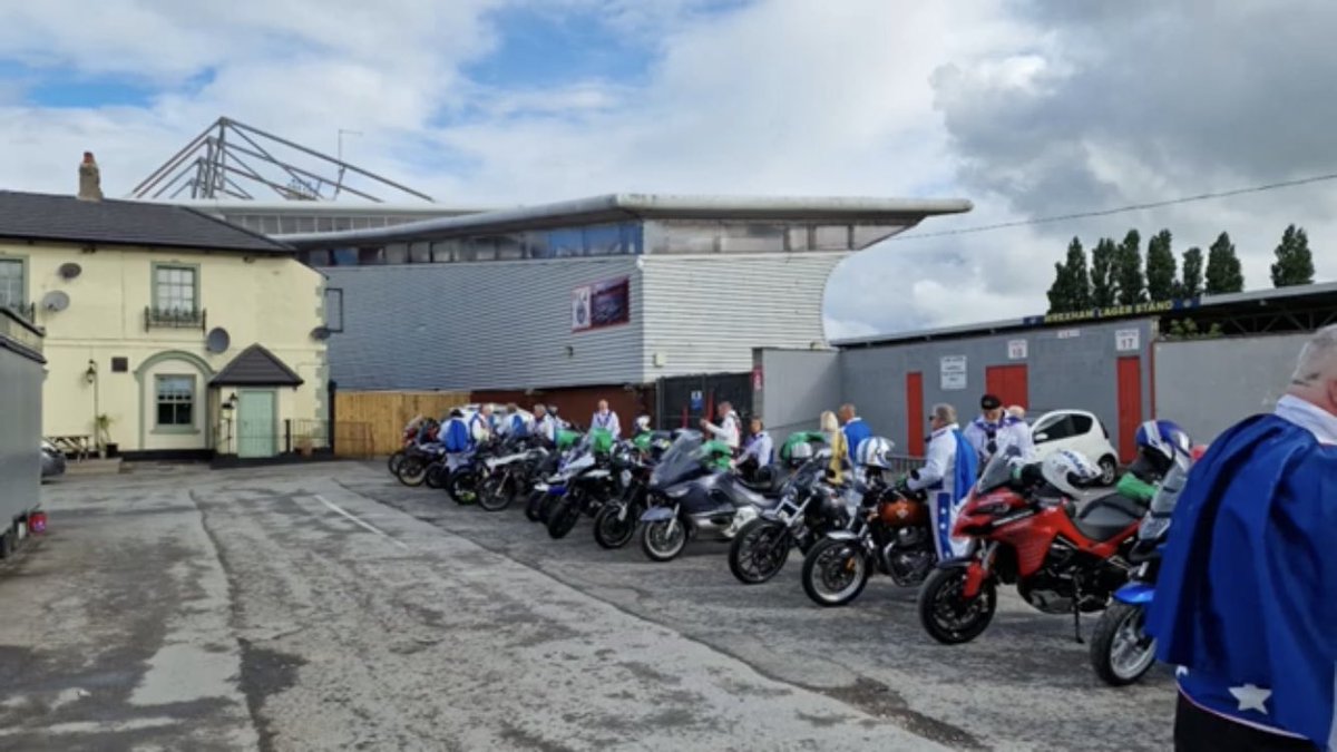 RIDECymru's tweet photo. KNIEVELS outside Wrexham FC for the 2022 Big Start in aid of @macmillancancer Over £35,000 raised! 🙌💚🏍⚽️🏴󠁧󠁢󠁷󠁬󠁳󠁿
Thanks @therealMickeyT as starter, @welshy1000 for location.
We return to outside @Wrexham_AFC again next year start on May 25 2023. Join us @VancityReynolds @RMcElhenney https://t.co/8VYP8mybIw