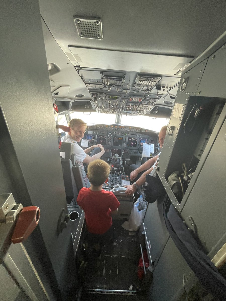 ArlynKnox's tweet photo. Thank you Beverly and Shelley at @united RSW Fort Myers checkin desk for making it so smooth plus the stickers, coloring book, and wings for the boys! And the pilots for inviting Truett into the cockpit! https://t.co/EzJHZTY5sr