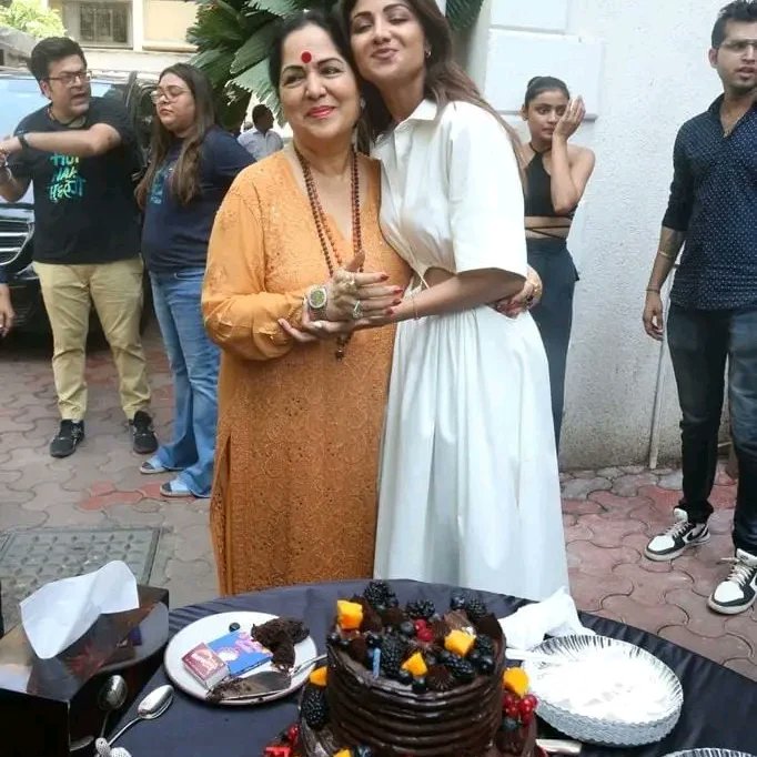 Happy Birthday   Shilpa Shetty ji aapki umra Ho 200 sall 