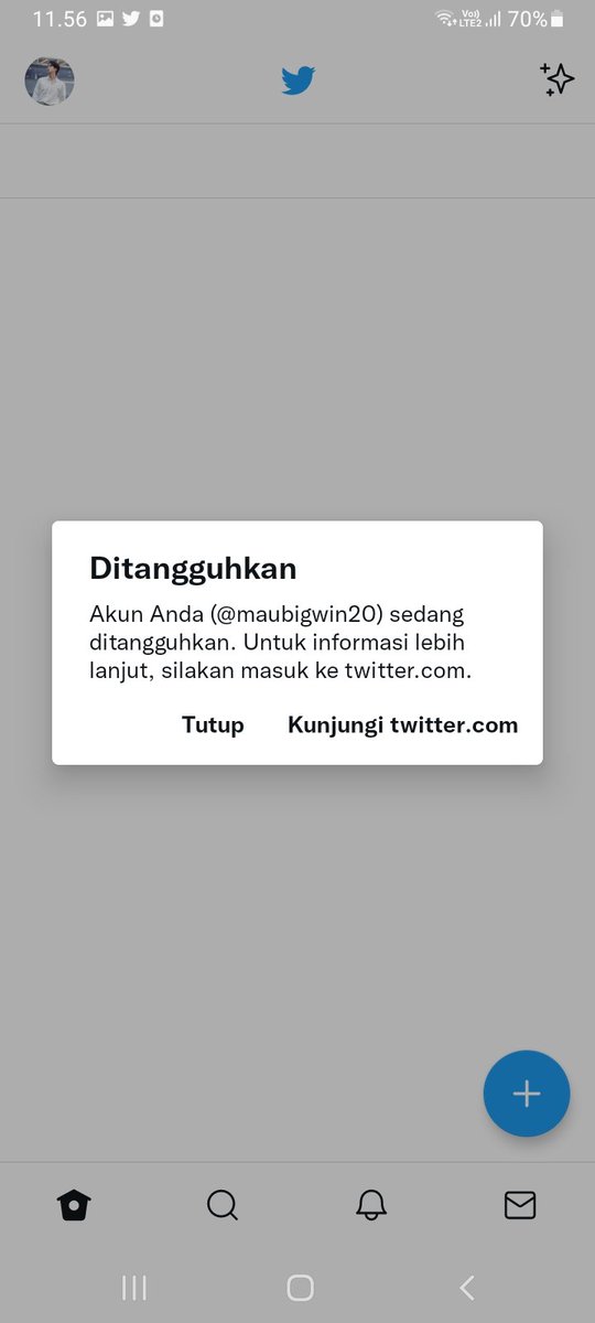 s e l a tweet media
