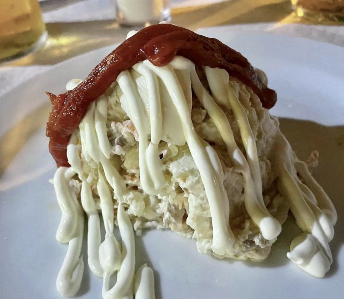 JCCapel's tweet photo. @EnsaladillaODER, el ojo gastronómico que decapita y ensalza ensaladillas desde Sevilla. ¿Qué ingredientes están prohibidos en una ensaladilla? ¿Existe la receta perfecta? ¿Qué ayuda prestan los GOES? El humor de un grupo de gourmets sevillanos.  https://t.co/gauJOfMfLb https://t.co/n2AWUGwsPP
