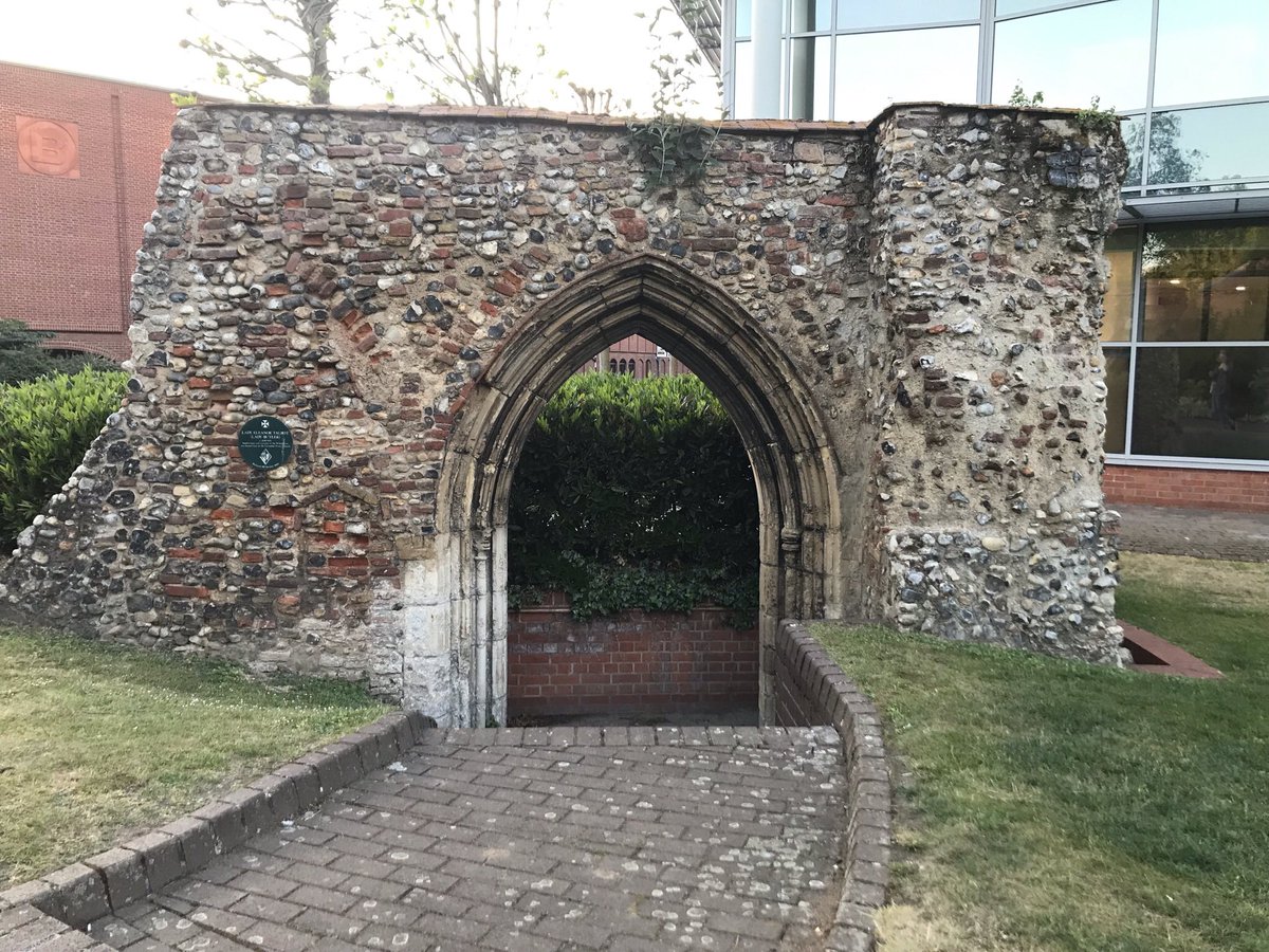 catttwings's tweet photo. Photos from the last remaining doorway of a medieval priory outside Norwich. Behind this doorway, where the priory once stood, is an apartment complex. The location of the burials is unmarked. #medievalnorwich https://t.co/cccuHdpkNv