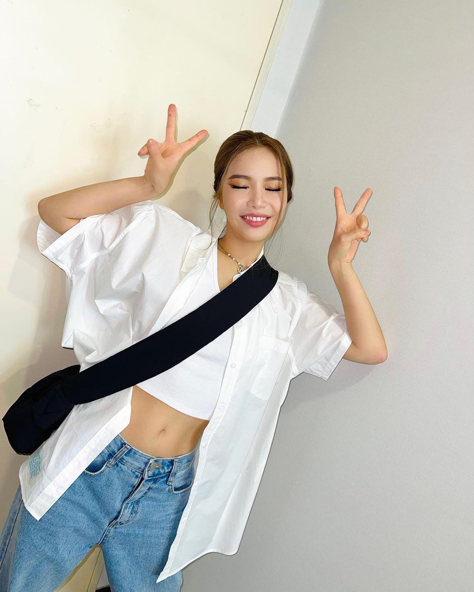 solarkeem_bot's tweet photo. [📸] 2022.06.11

루피✌🏻

🔗https://t.co/Y4jOlL4GPz

#솔라 #SOLAR
@RBW_MAMAMOO https://t.co/xqEErkXTtL