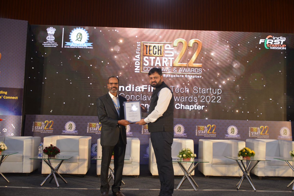 AICRAINDIA's tweet photo. The IFTSC 2022 bangalore chapter had the gracious presence of Shri Hulas Pathak, CEO - Incubator, Indira Gandhi Krishi, Vishwavidyalaya for delivering a keynote presentation.#RajSharma #RajeshPathak #AshwathNarayan #AbhijithPrasannakumar #SanjuktaBadhai #SanjayGajghate https://t.co/zTdsRuvD3Q