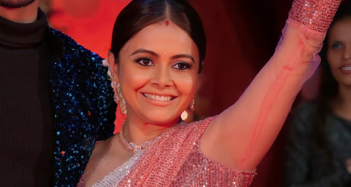 veerakunaparedy's tweet photo. And there she's Gopi bahuuu for you all make some noise to welcome her 😌❤️🤩
#DevoleenaBhattacharjee 
#GopiBahu #saathiya2 https://t.co/RNbEkWddP8