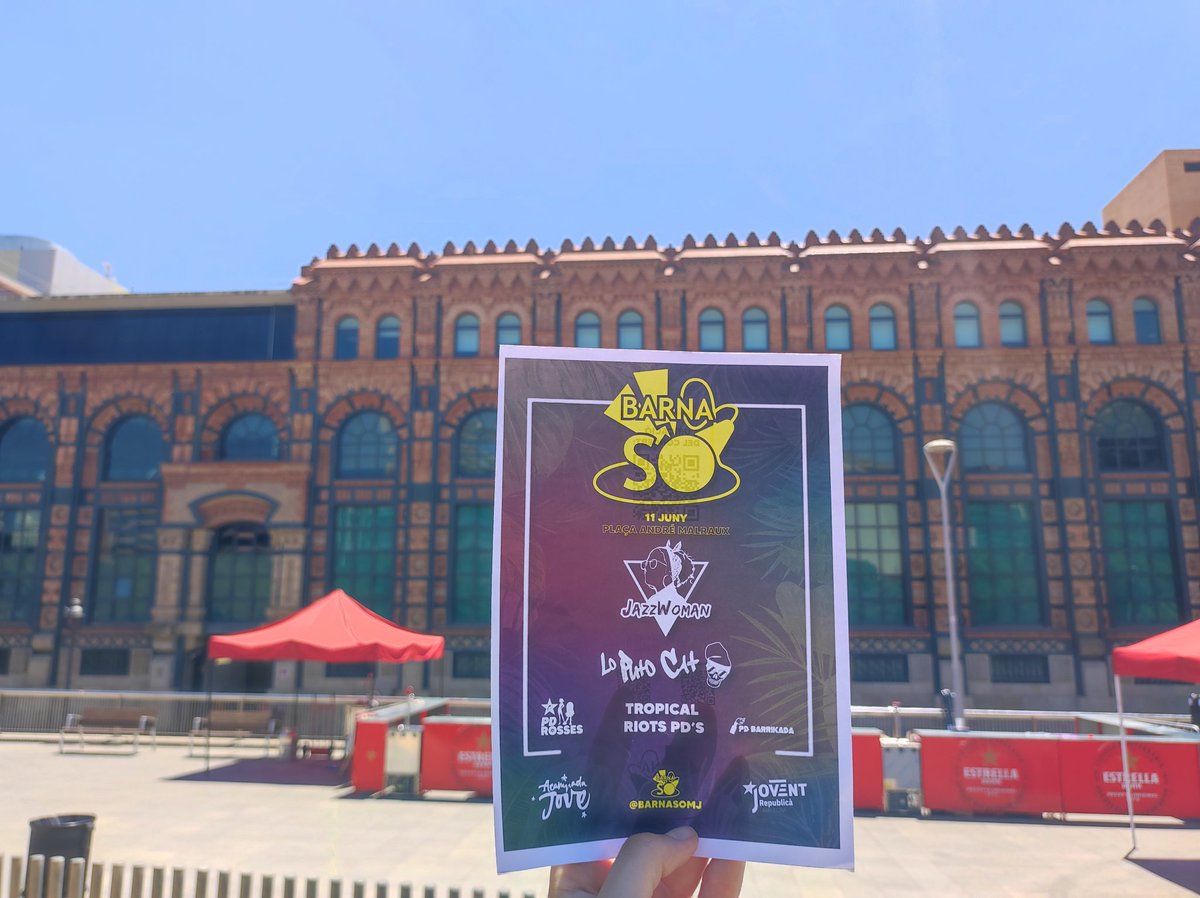 BarnaSoMJ's tweet photo. 📢El Fort Pienc ja està de festa major, i ho estem deixant tot a punt per petar-ho amb @jazzwoman, @loputocat, @TropicalRiots, PD Rosses i PD Barrikada, aquesta nit!
 
✊🎉Un any més de @BarnaSoMJ, per un oci autogestionat, feminista i en català! #BarnaSo2022 https://t.co/MWKBaRkgTr